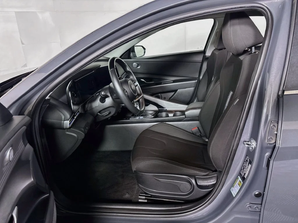 Used 2025 Gray Hyundai SEL Convenience image 11