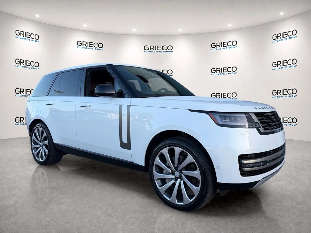 Used 2025 Ostuni Pearl White Land Rover SE image 1