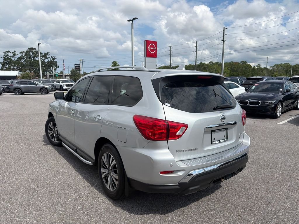 Used 2020 Silver Nissan SL image 5