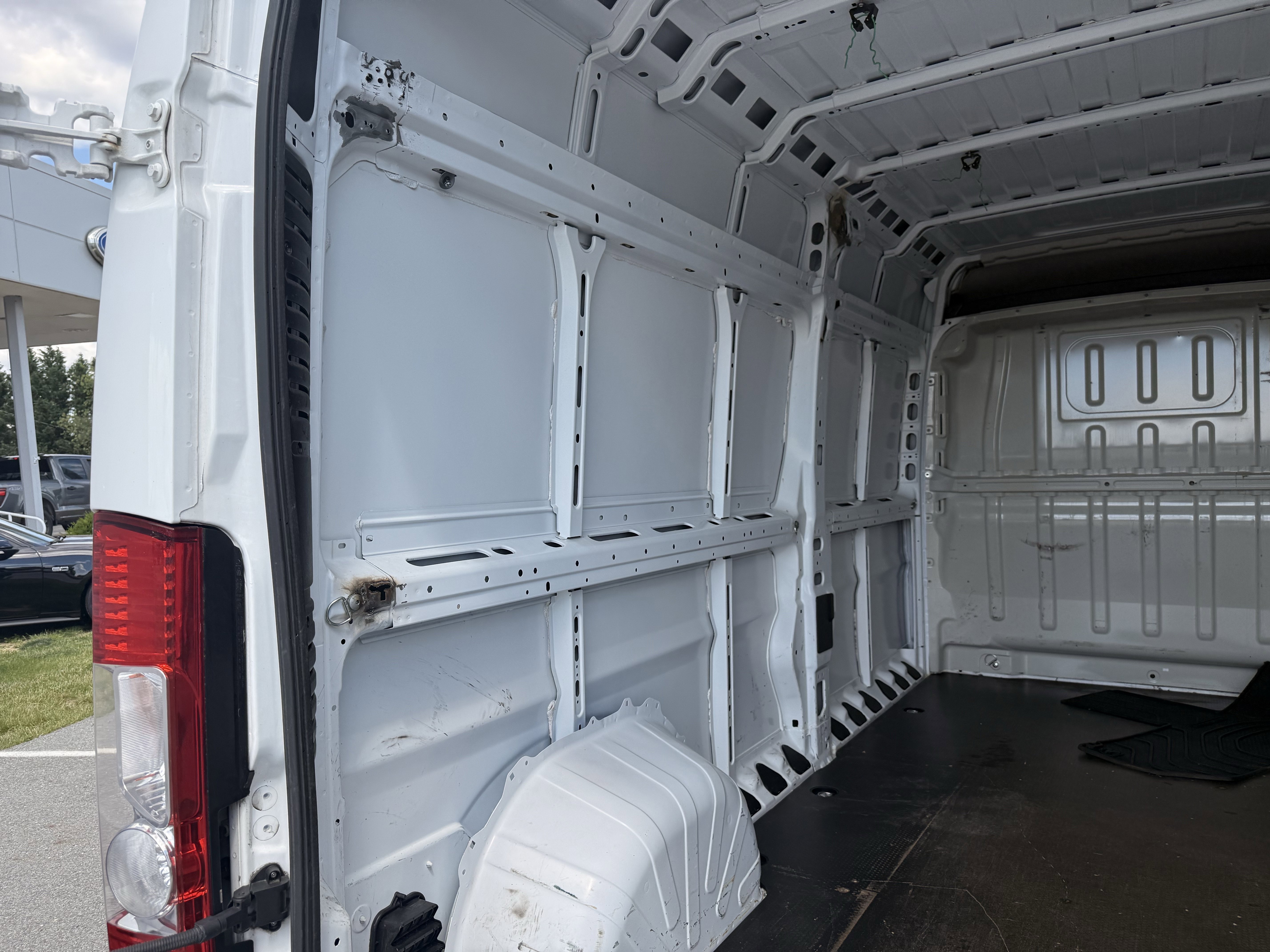 Used 2022 White Ram High Roof image 29