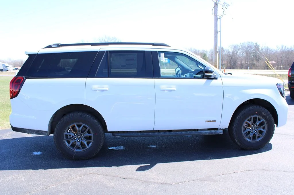 New 2026 Oxford White Ford Tremor® image 19