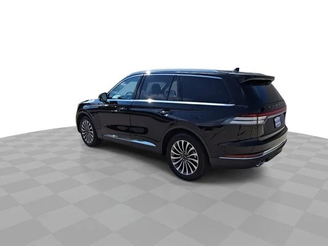 Used 2023 Black Lincoln Reserve image 6