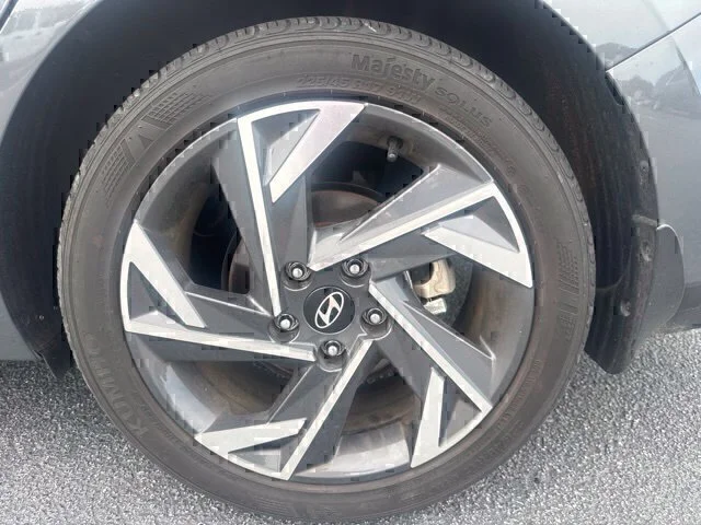 Used 2025 Gray Hyundai SEL Sport image 10