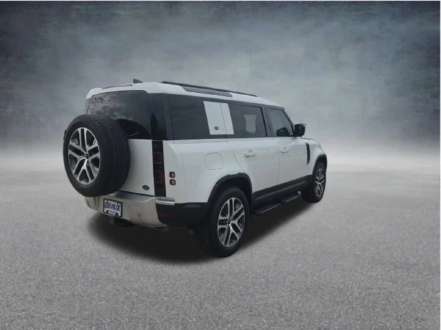 Used 2022 White Land Rover SE image 7