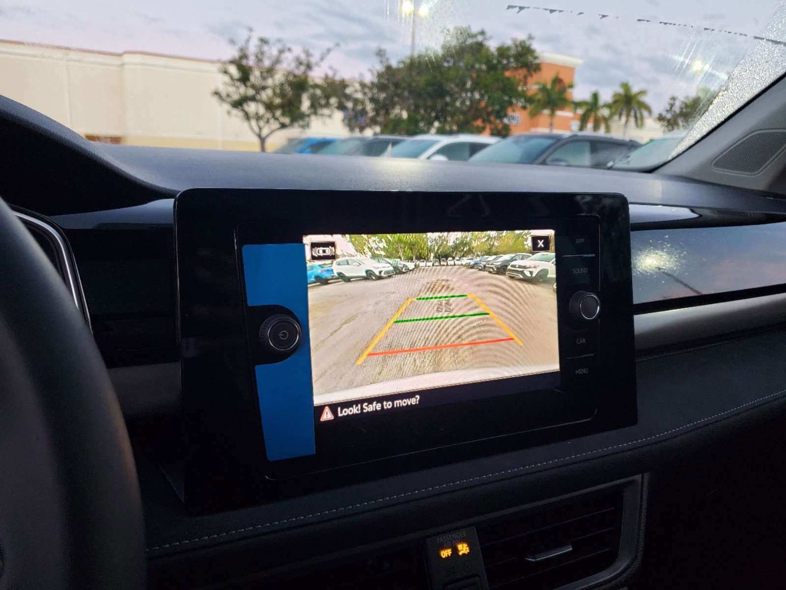 2025 Volkswagen Taos SE Black - Photo 11