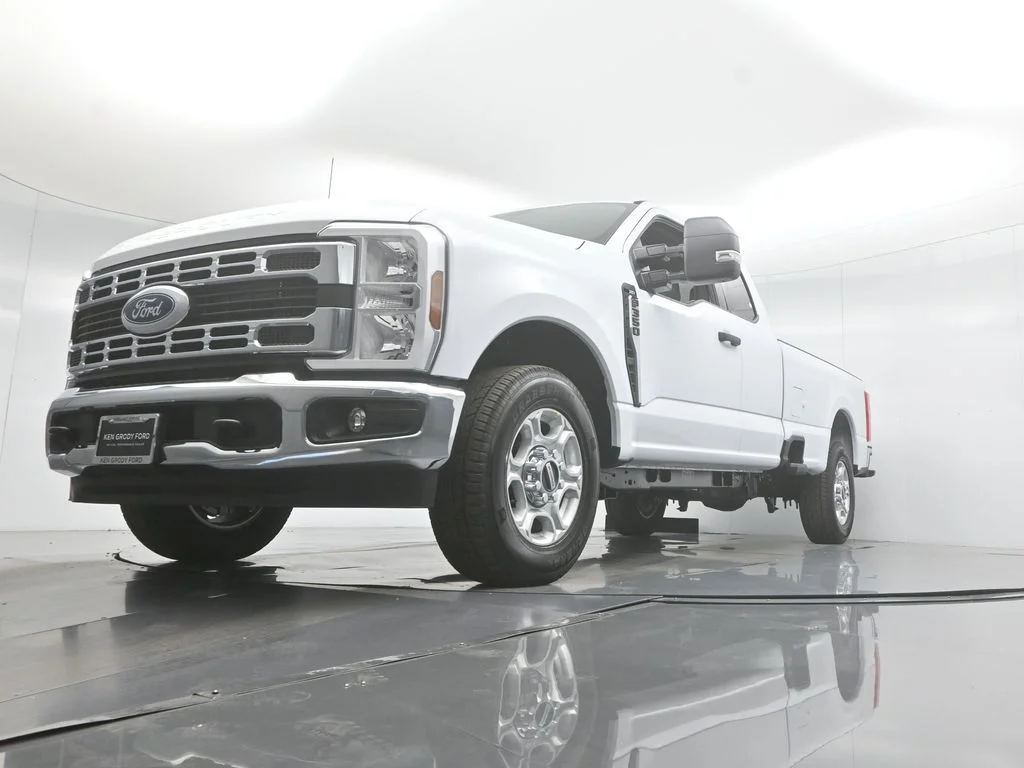 New 2026 Oxford White Ford XLT image 41