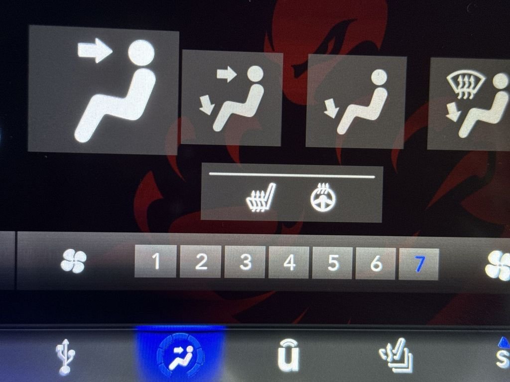 Used 2019 Crystal Metallic Jeep Limited image 31