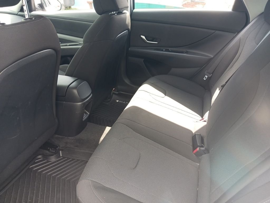 Used 2025 White Hyundai SE image 13