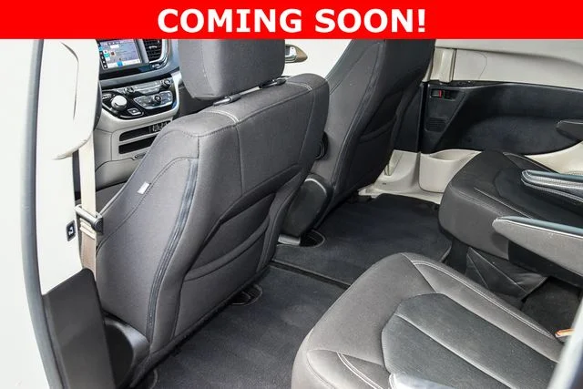 Used 2022 White Chrysler LX image 19