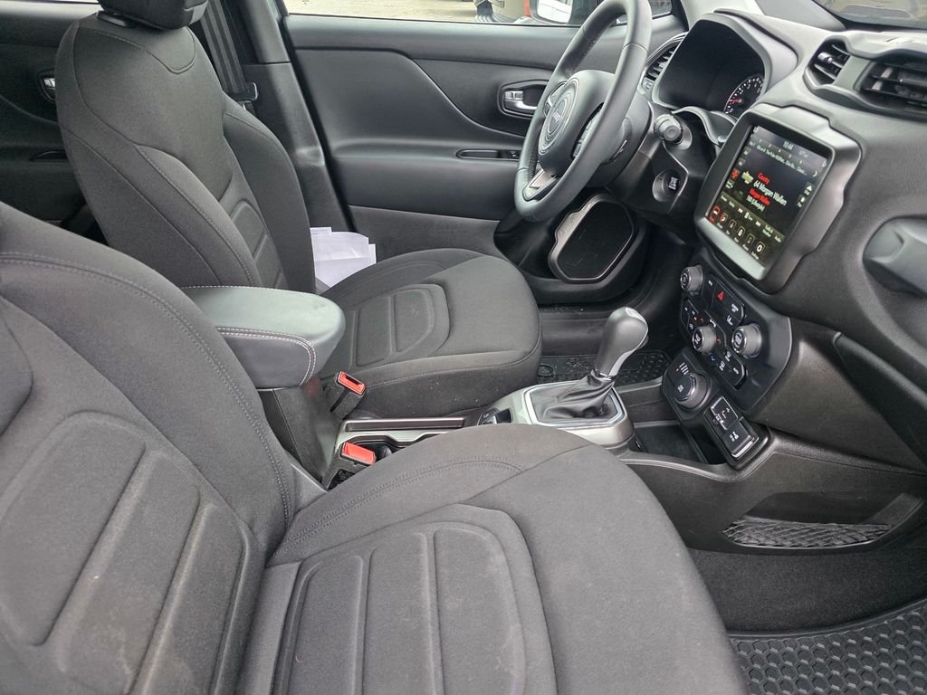 Certified Used 2022 Gray Jeep Latitude image 21