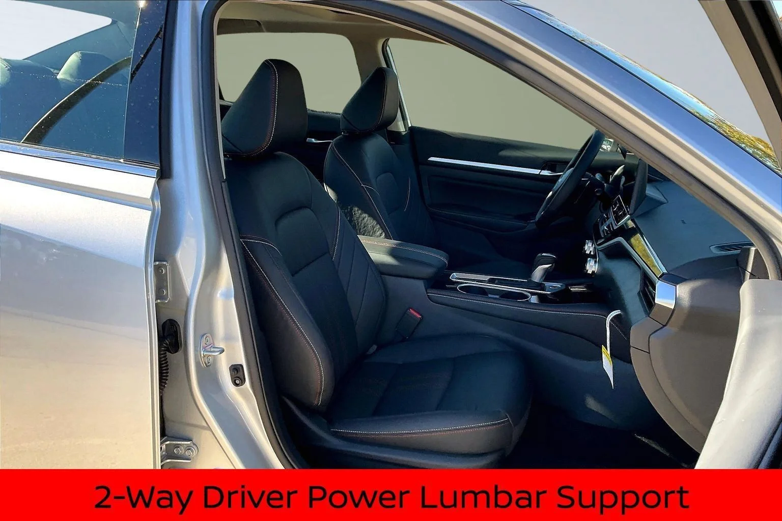 2025 Nissan Altima SR - Photo 14