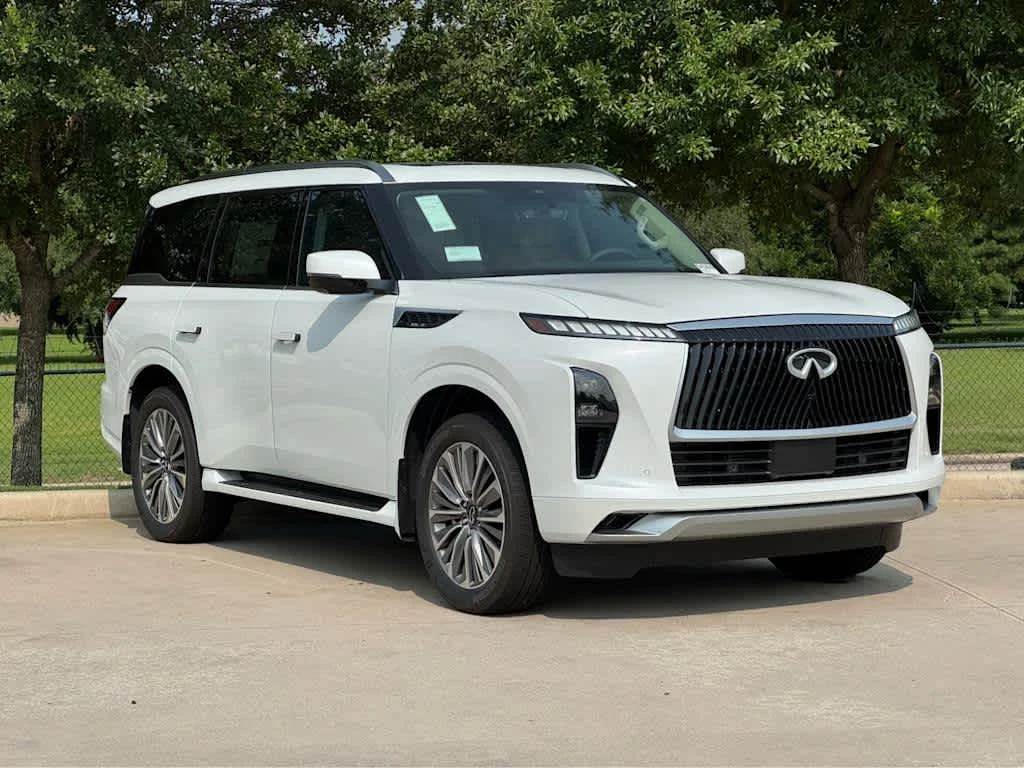 New 2026 RADIANT WHITE INFINITI LUXE image 2