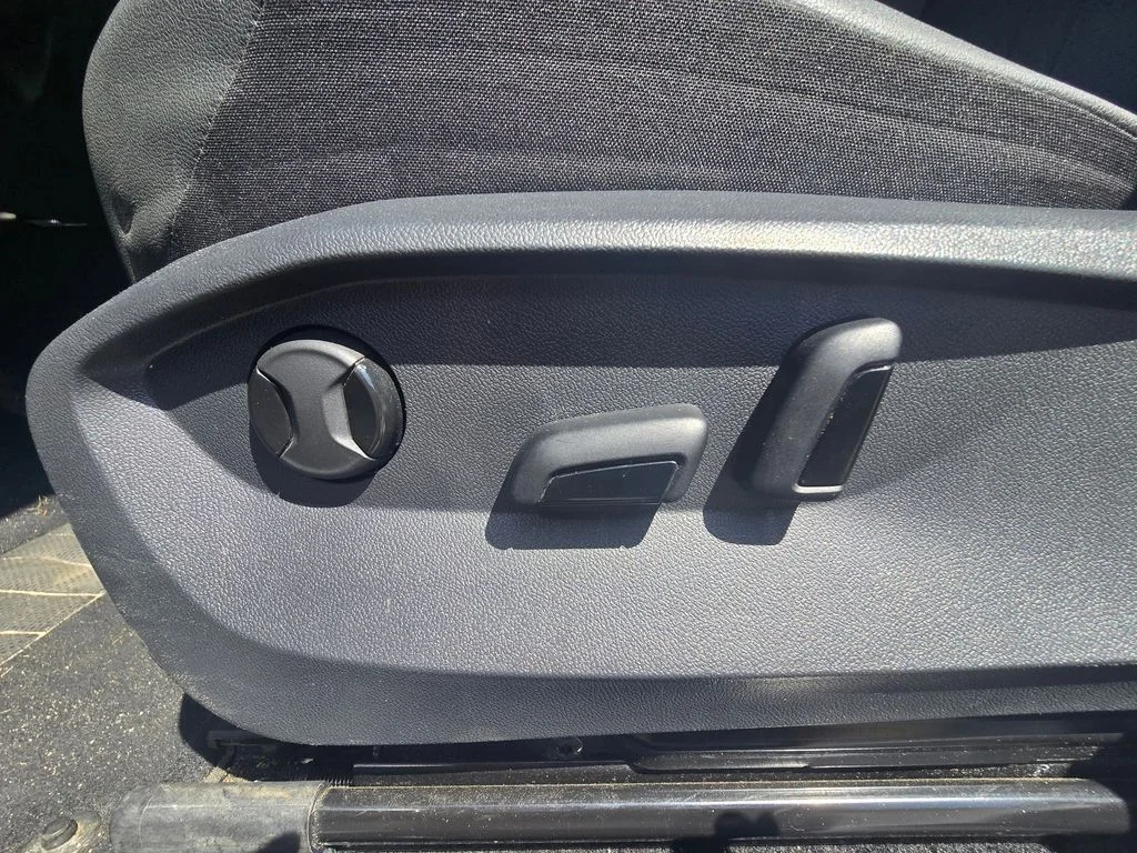 Used 2024  Volkswagen 2.0T Wolfsburg Edition image 19