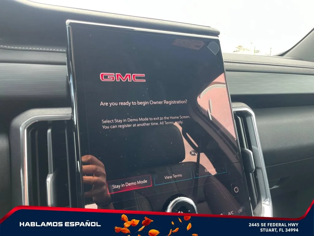 New 2027 Glacier White Tricoat GMC Elevation image 31