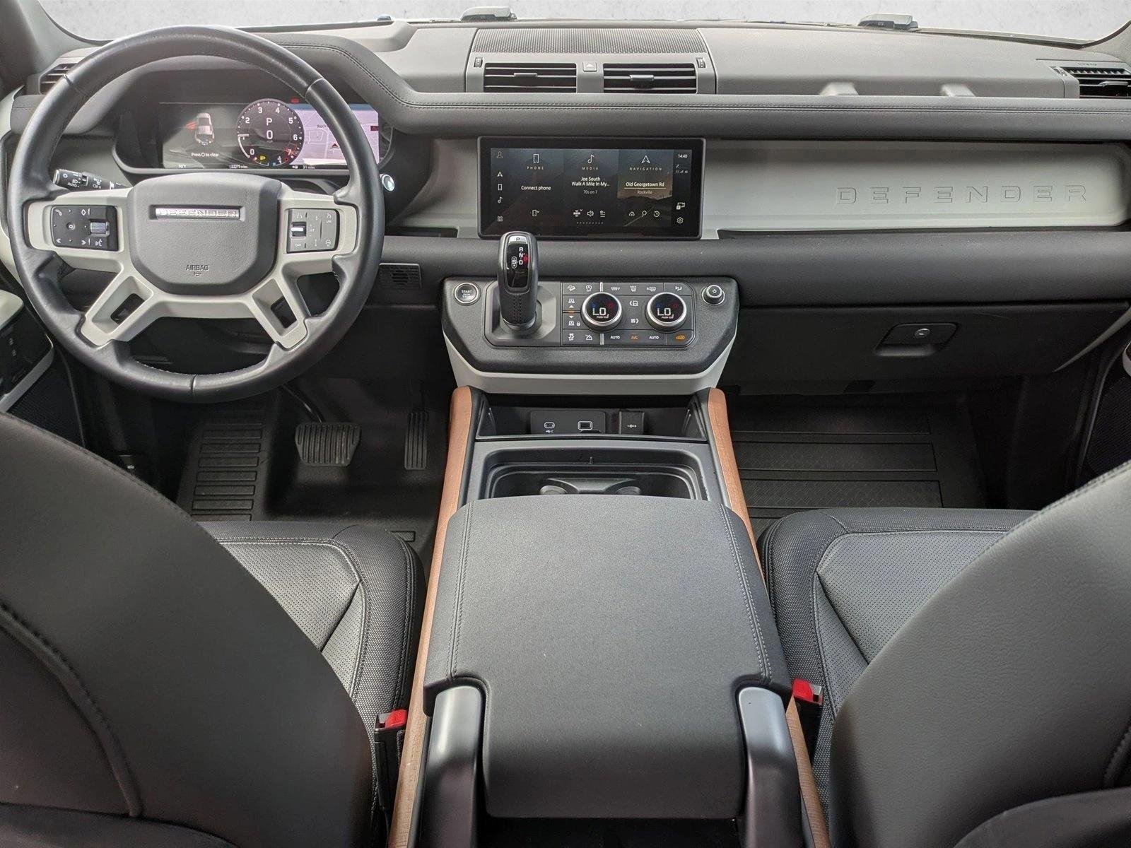 Used 2023 Hakuba Silver Metallic Land Rover X-Dynamic SE image 19