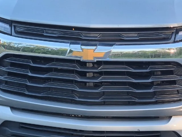 Used 2025 Gray Chevrolet LT image 24