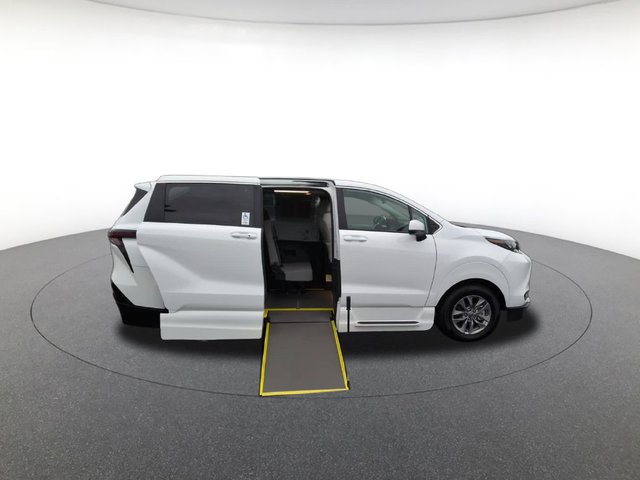 Pre-Owned 2025 Toyota Sienna LE AWD
