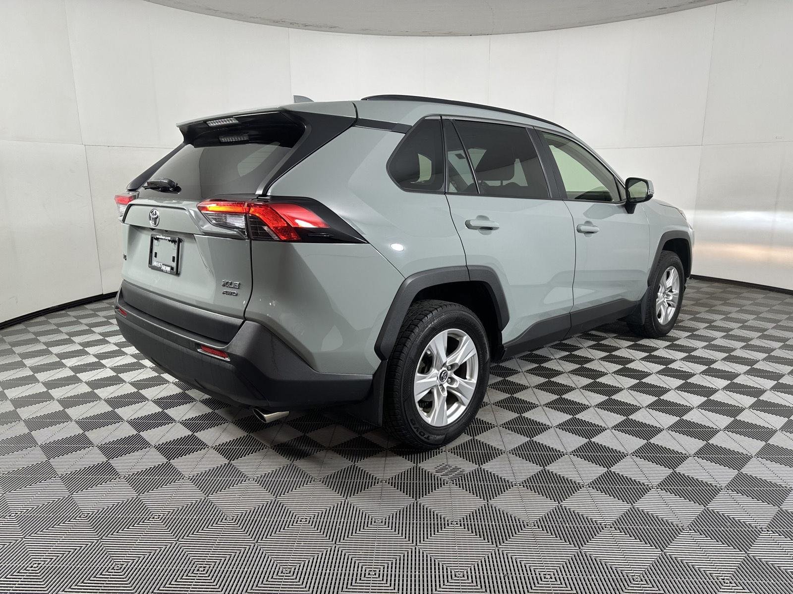 Used 2019 Lunar Rock Toyota XLE image 9