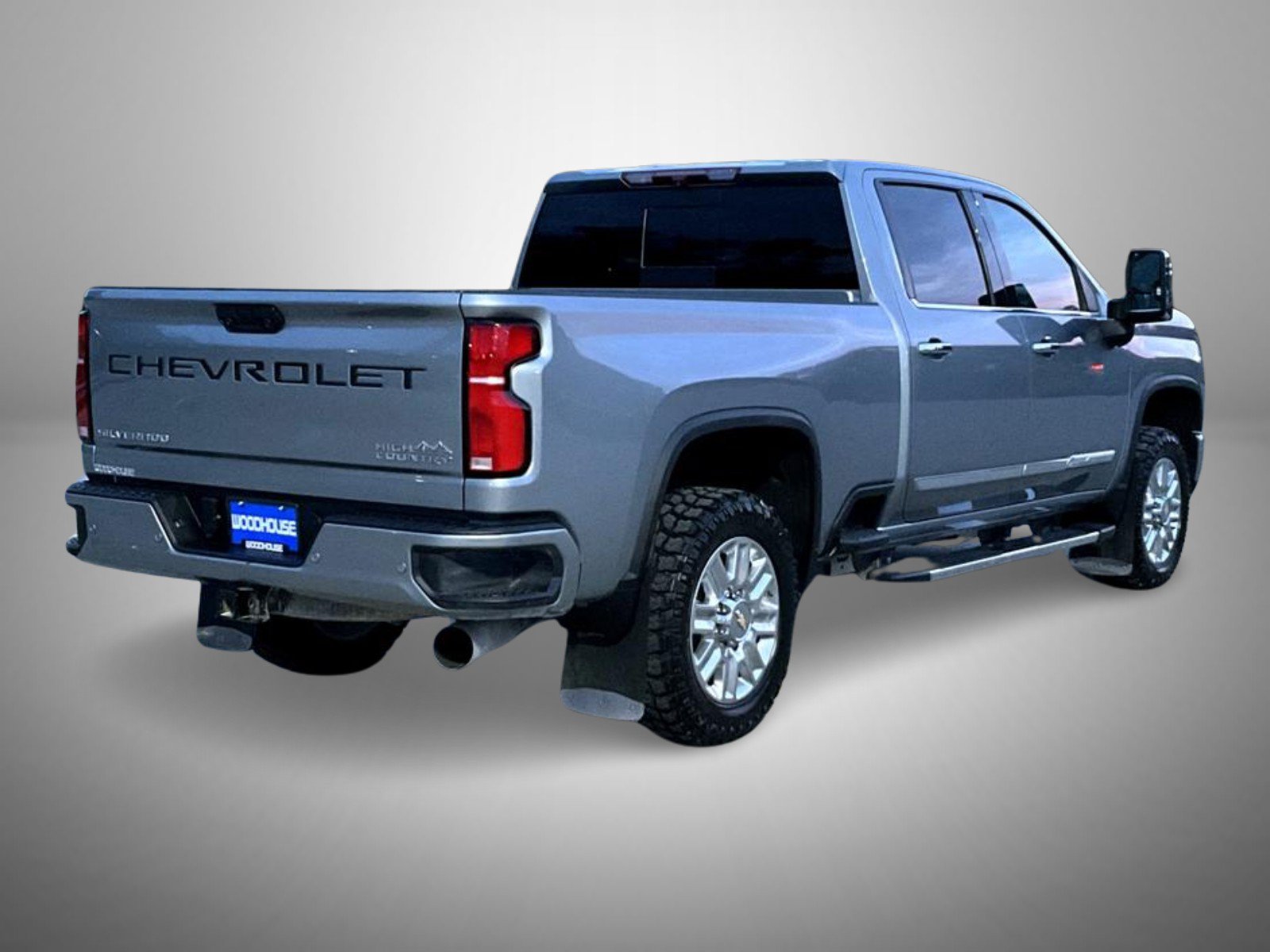 Used 2024 Gray Chevrolet High Country image 5
