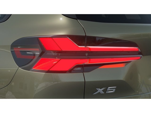 New 2026 Manhattan Green Metallic BMW X5 50e image 8
