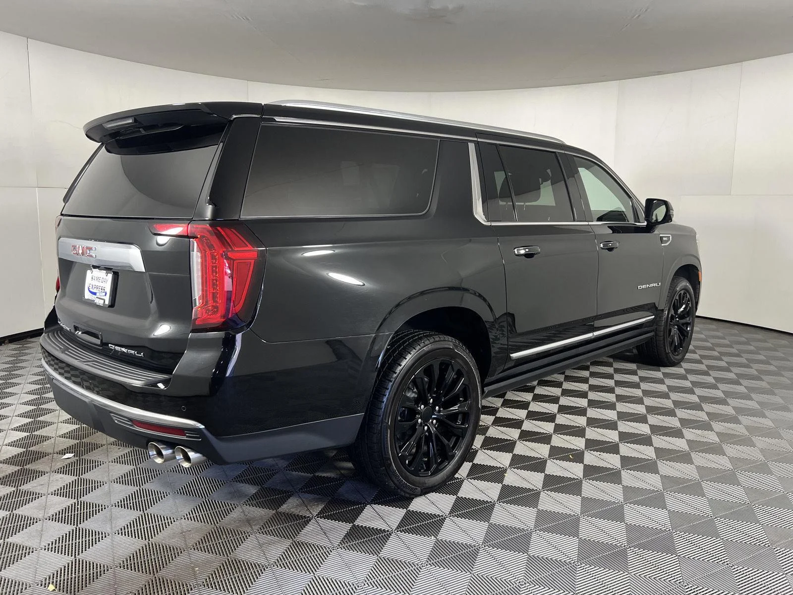 Used 2023 Onyx Black GMC Denali image 8
