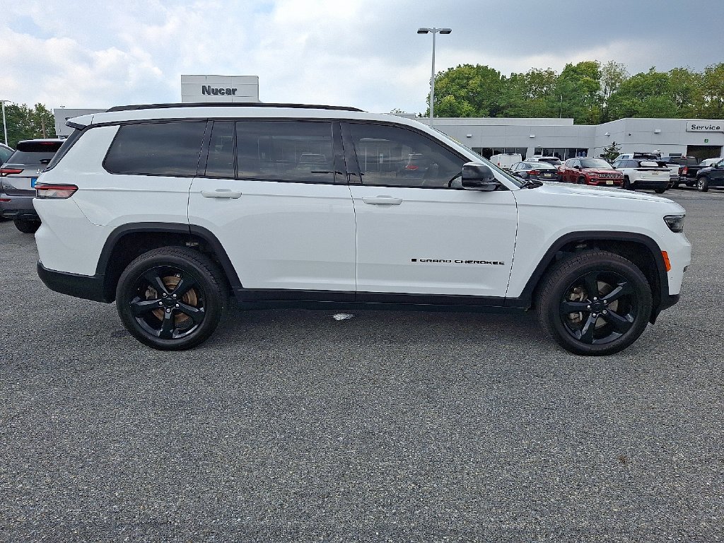 Used 2023 Bright White Clearcoat Jeep Limited image 8