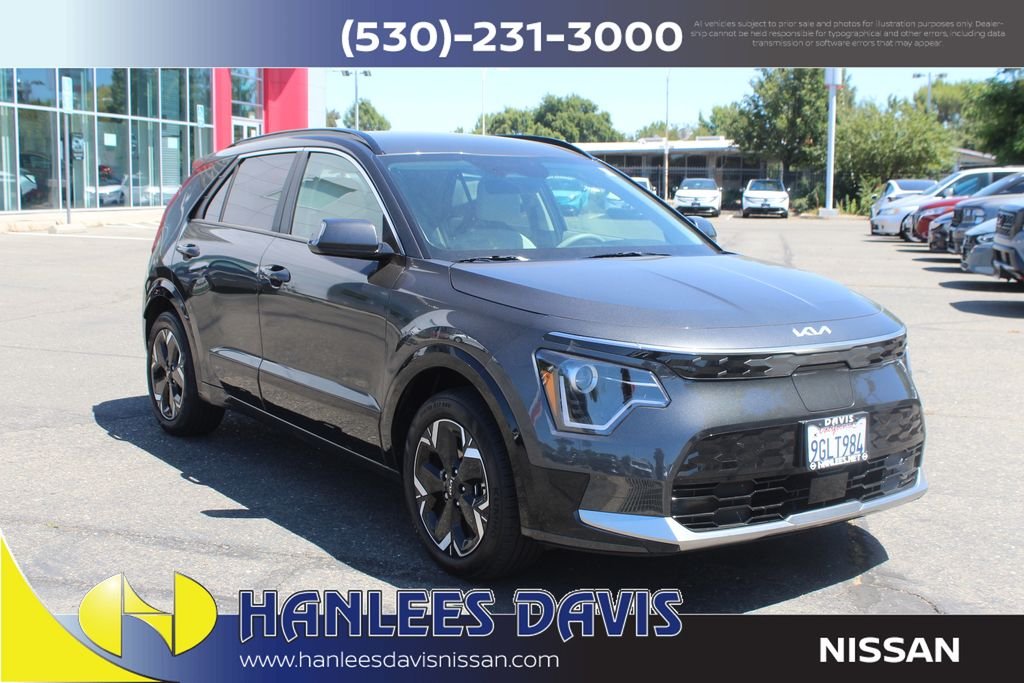 Used 2023 Gray Kia Wind image 5
