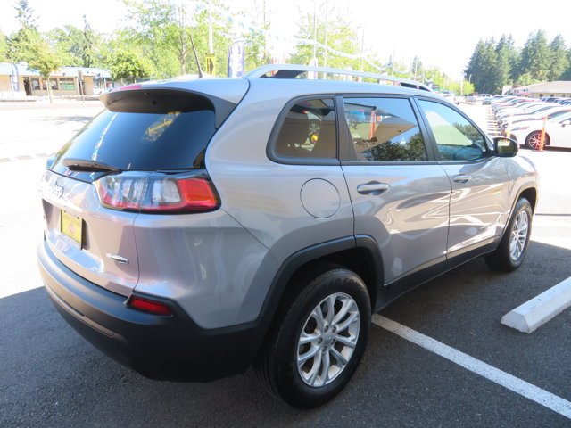 Used 2021 Billet Silver Metallic Clearcoat Jeep Latitude image 5