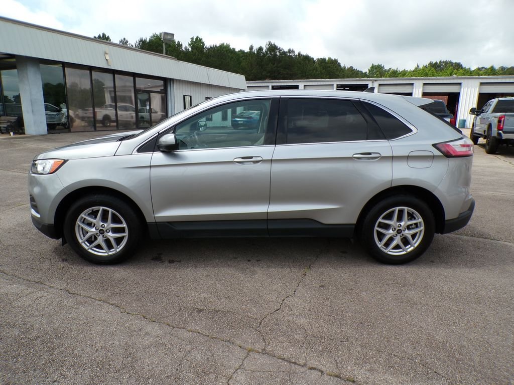 Used 2024 Silver Metallic Ford SEL image 4