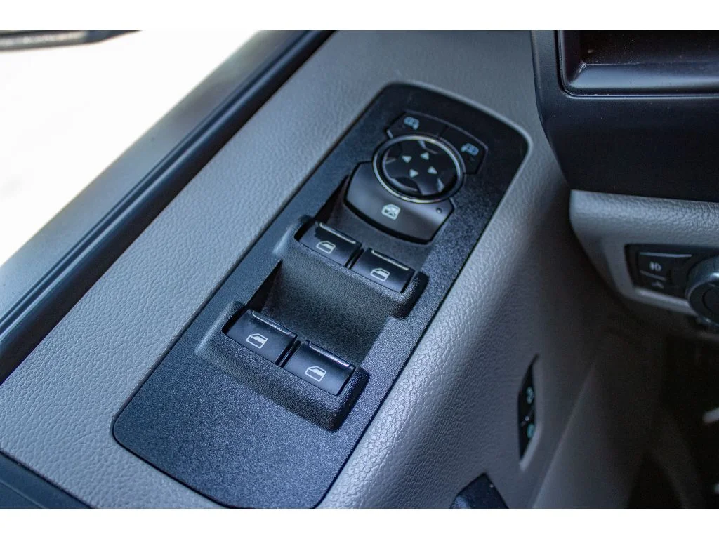 Used 2019 OXFORD WHITE Ford XL image 34