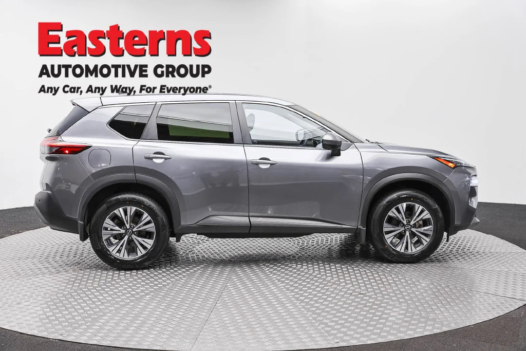 Used 2023 Gray Nissan SV image 4