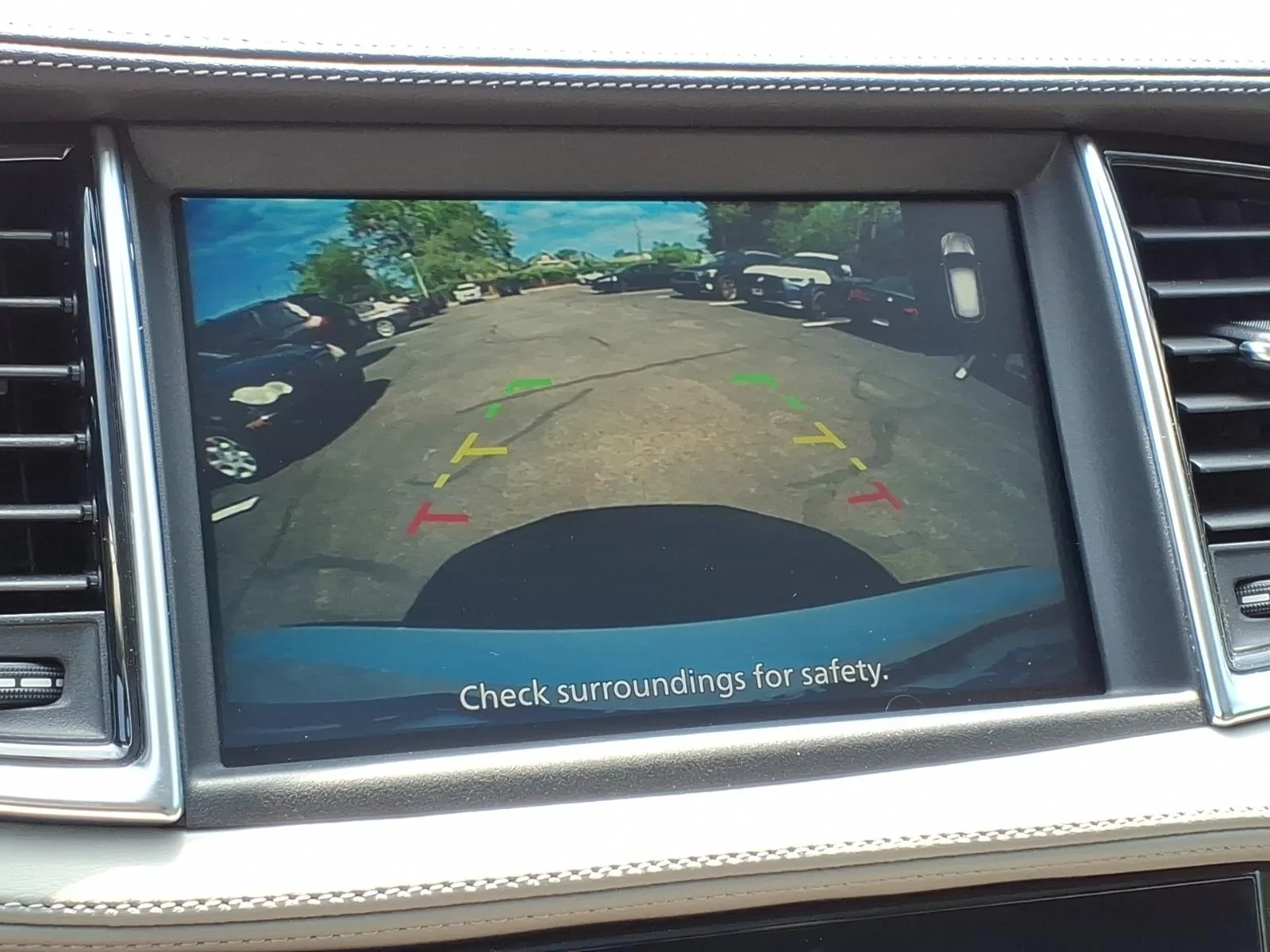 Certified Used 2025 White INFINITI LUXE image 17