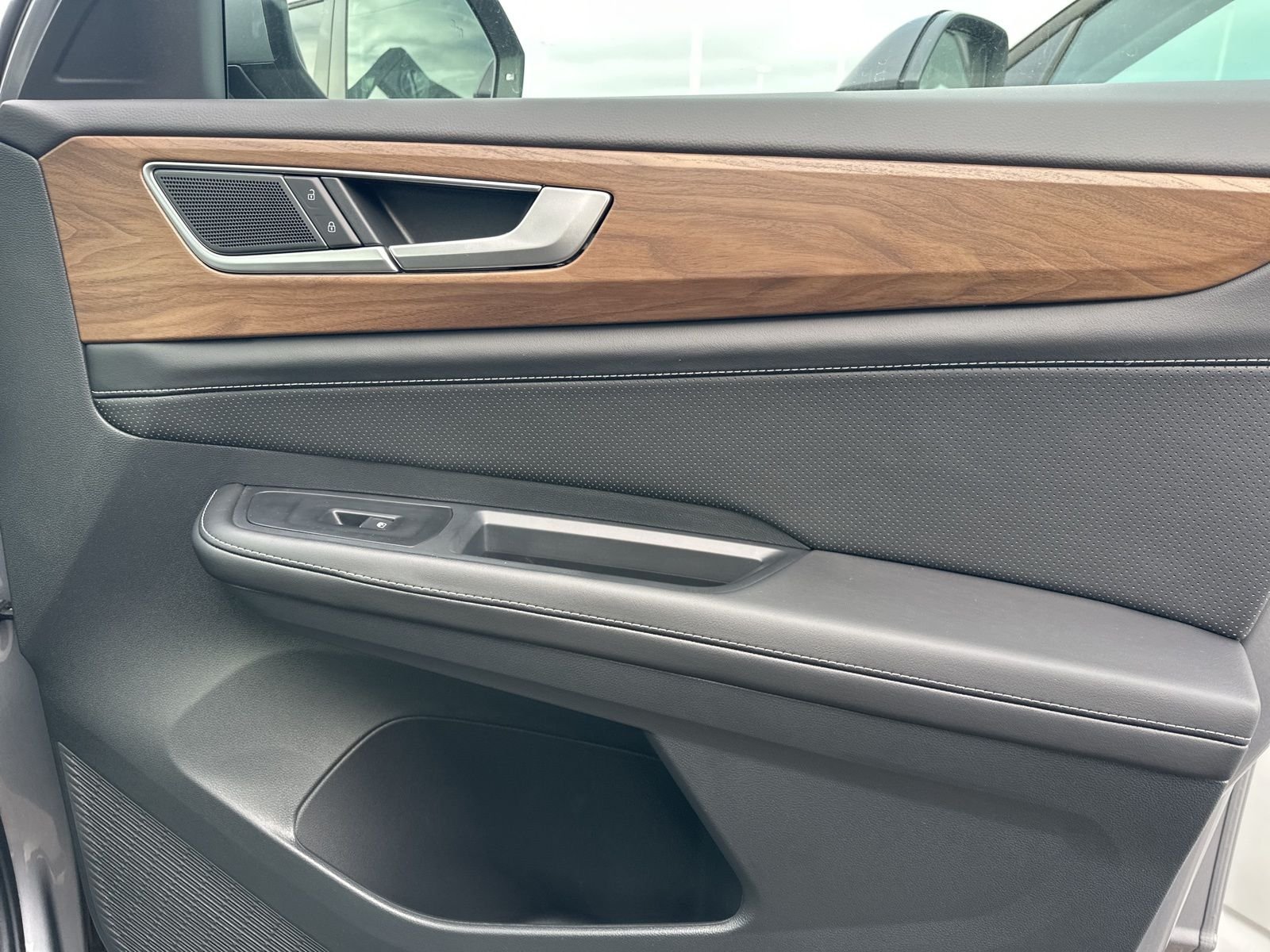 2026 Volkswagen Atlas SE w/Tech - Photo 40