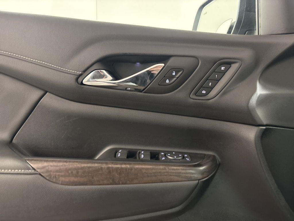 Used 2023 Hunter Green GMC Denali image 5