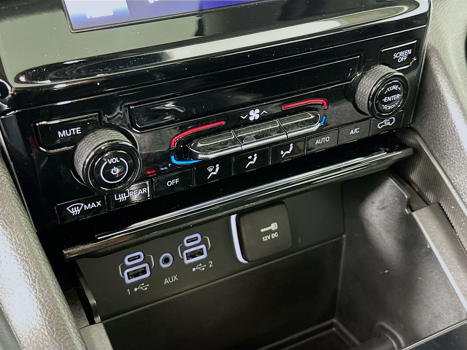 Used 2024 Silver Zynith Jeep Laredo X image 15