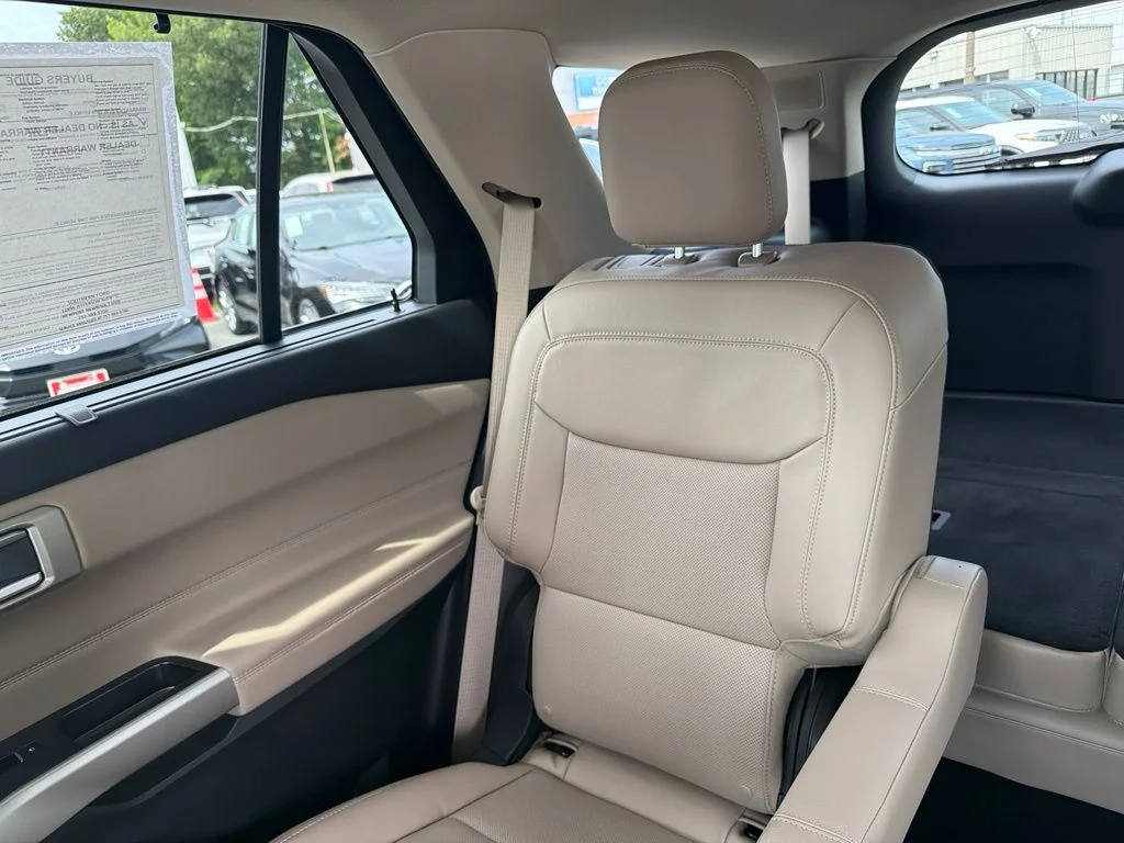 Used 2023 White Ford Limited image 13