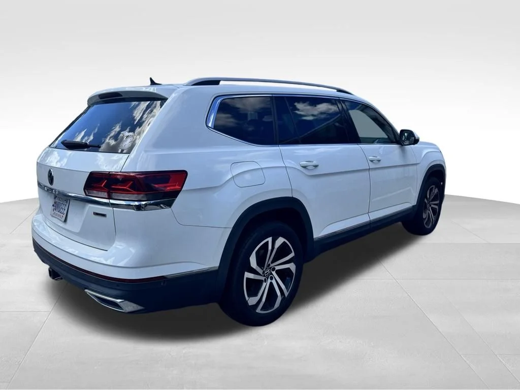 Used 2021 White Volkswagen SEL Premium image 4
