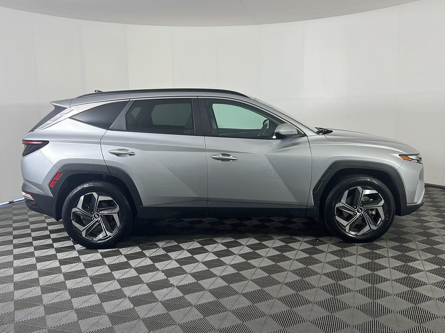 Used 2023 Shimmering Silver Hyundai SEL image 2