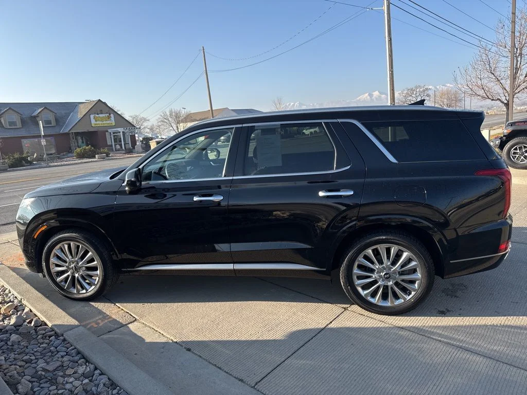 Used 2020 Black Hyundai Limited image 4