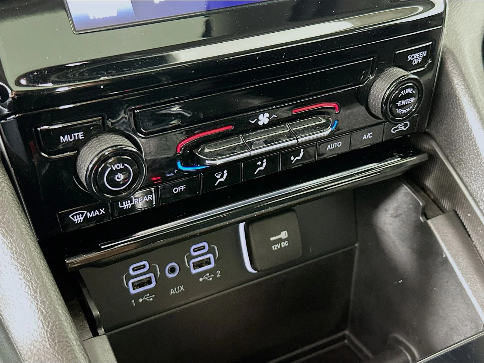 Used 2024 Silver Jeep Laredo X image 15