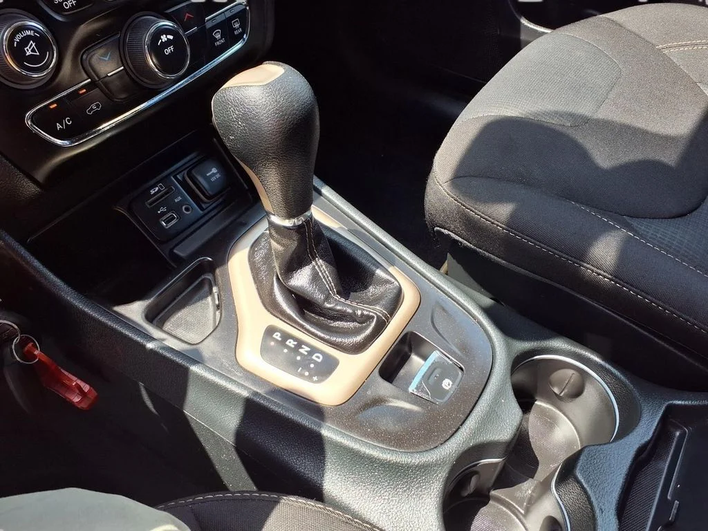 Used 2016 Gray Jeep Latitude image 9