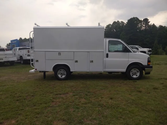 New 2025 Summit White GMC 1WT image 10