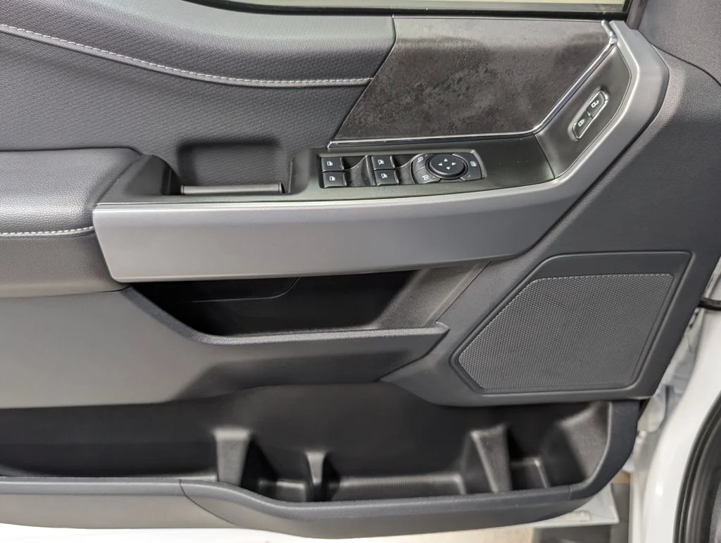 New 2026 Oxford White Ford XLT image 13