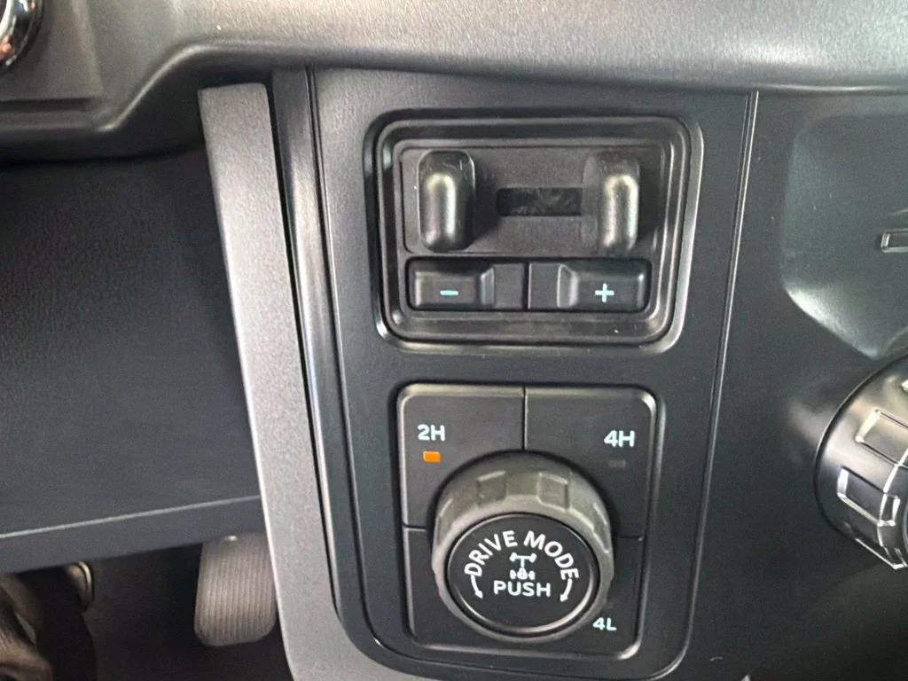 New 2026 Avalanche Ford XLT image 17