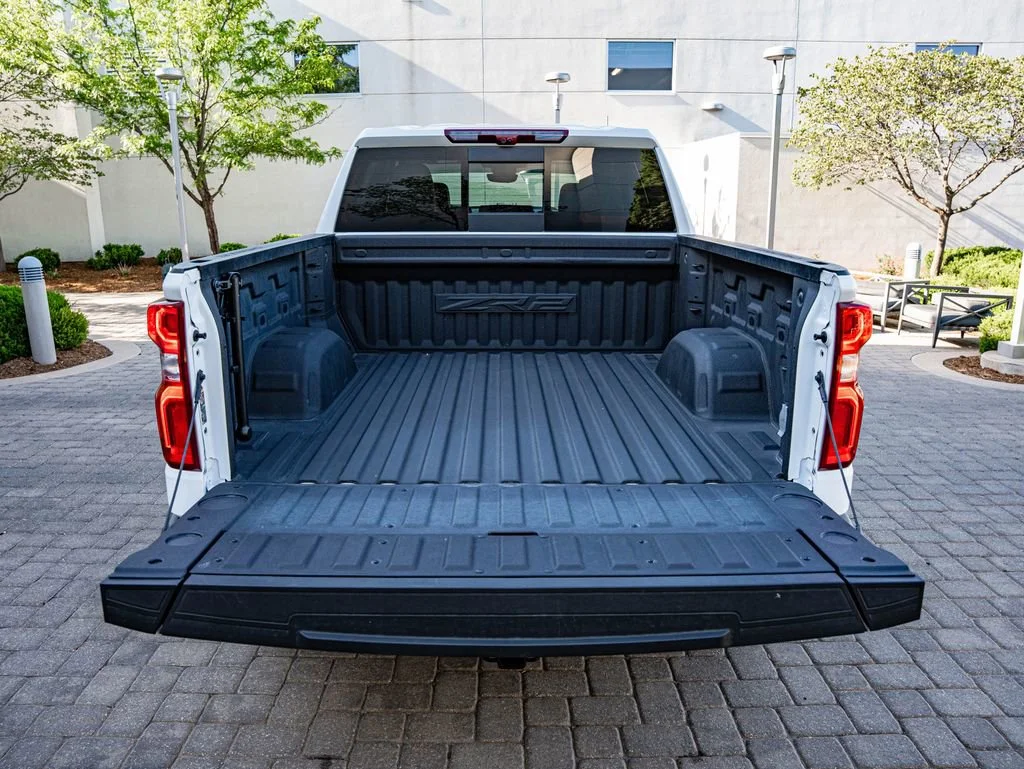 Used 2024 Summit White Chevrolet ZR2 image 31