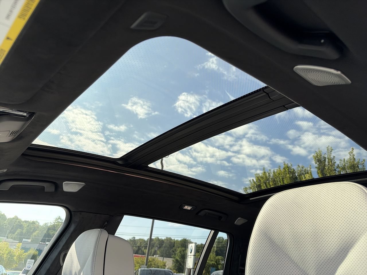New 2027 Alpine White BMW xDrive40i image 30