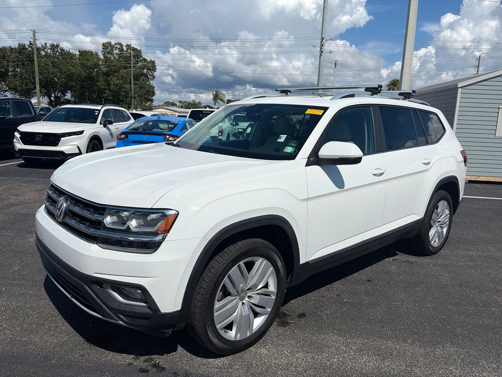 Used 2019 White Volkswagen SEL image 4