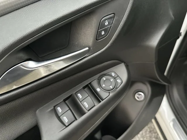 Used 2026 White Buick Avenir image 24