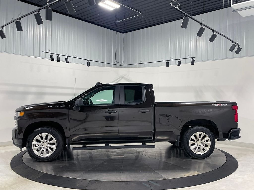 Used 2019 Brown Chevrolet Custom image 15