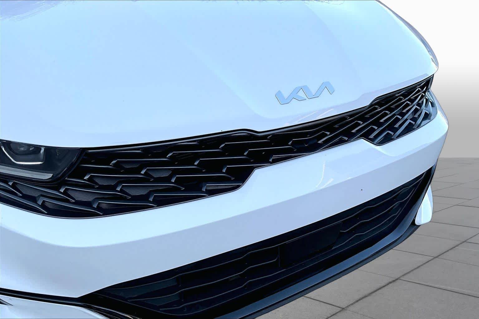 Used 2023 Glacial White Pearl Kia GT-Line image 29